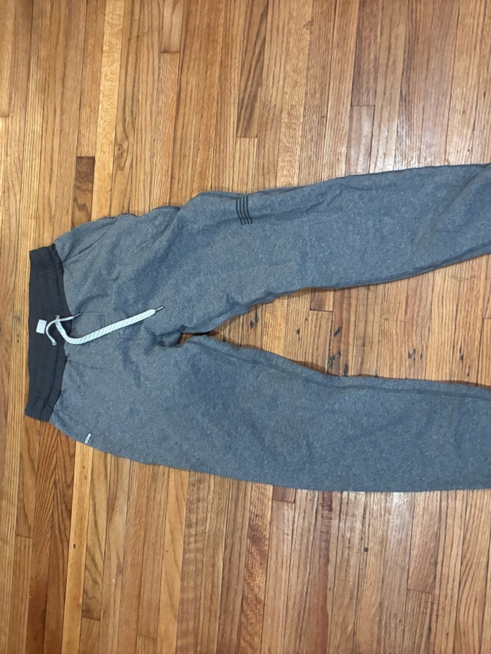 Vuori Heather Gray Jogger Sweatpants